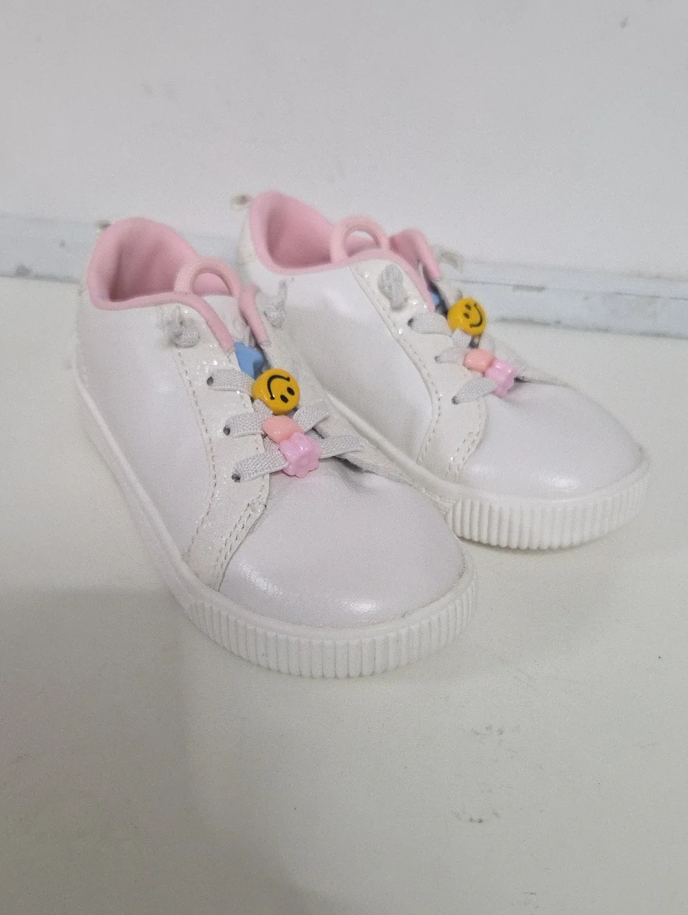Carter's White and Pink Smiley-Accent Kids Sneakers Nwot.size 8